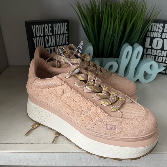 Ugg - Picture 1 of 5